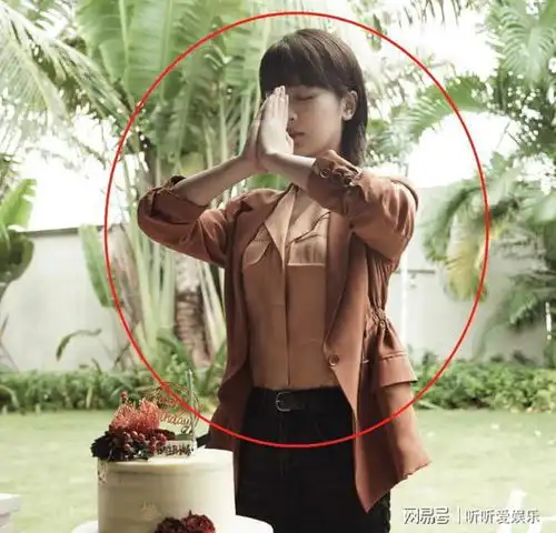 女心理师官博晒照,杨紫剪短发齐刘海,干净利落一点也不胖