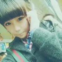 帮我在上面加些字最好是有没的短句做成唯美头像谢谢