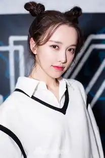 组图黄一琳现身发布会哪吒头漫画腿少女元气满满