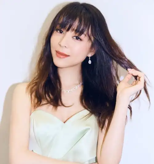 张静初身材太瘦跳舞轻松被男演员轻松抬起,曝一天只喝一杯饮料
