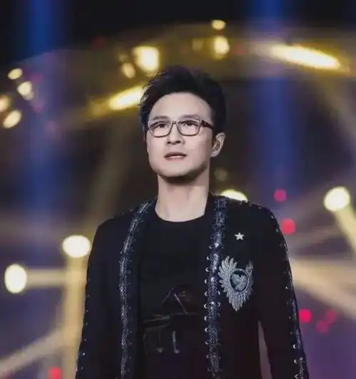 汪峰又曝新恋情女方竟是长相神似章子怡的网红,和女儿亲如母女