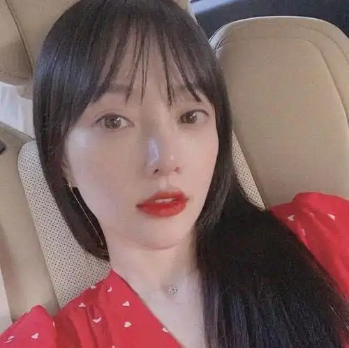 李小璐p图有多狠大红唇配大红裙,网友差点没认出来