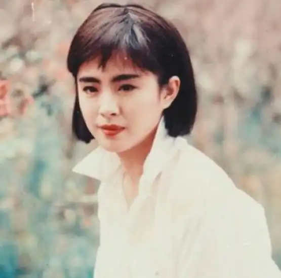 51岁的王祖贤晒素颜照,真是美了一辈子,网友女神又回来了