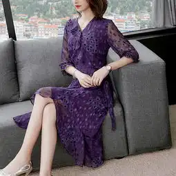 女人都爱穿连衣裙,时尚靓丽方便还好看
