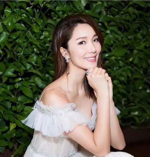 茗洋娱乐美女明星李亚男