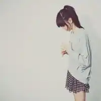 求看不见正面的女生唯美头像,要侧面,不要有文字
