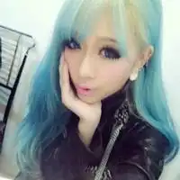 qq头像女生带字灰色我只想有一颗心取暖