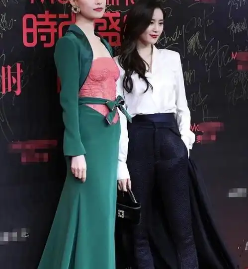 时尚盛典众女星比美,杨幂没高定礼服,关晓彤造型显壮又遭吐槽