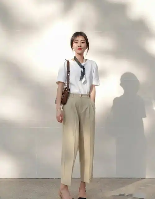 今年流行的泥裤,特适合四五十岁的女人,优雅百搭特显气质