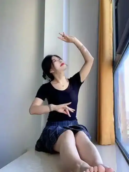 许岁月一个回眸,愿清浅的岁月里,风景依然,初心依旧正能量美女原创