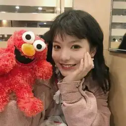 爱情里被思念围绕的女生图片