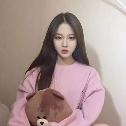 图片上的女生是谁