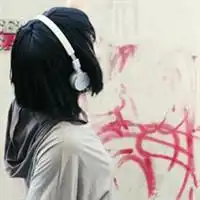 戴耳机的女生头像