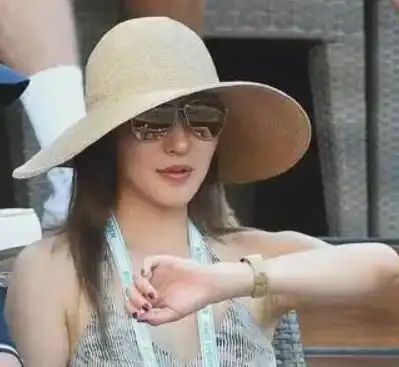 33岁东北女生嫁身家千亿富豪成现实版爽文女主,看到两人年龄差我羡慕不起来...