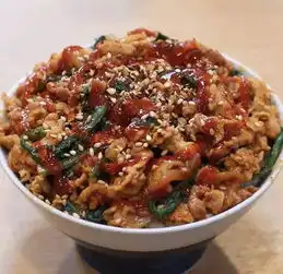 100日元能吃到什么日本小哥每天为自己做一碗饭,馋倒众人