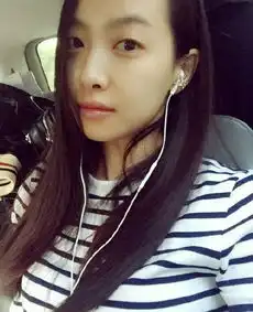勤俭持家的好孩子宋茜喝酸奶要把盖舔干净