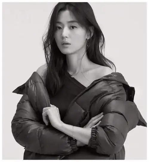 韩国气质美女明星全智贤黑白时尚写真美图