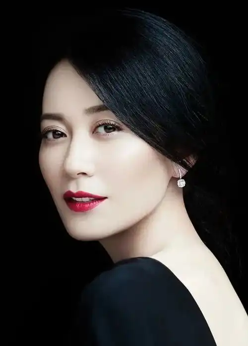 美艳感和少女感不可兼得,到底哪种气质更美呢