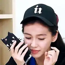 从刘嘉玲的手机壳可以看出她的心思,贾静雯的手机壳最独特