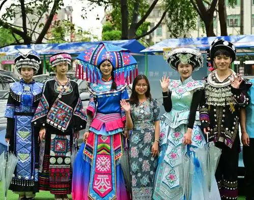 玉林三月三假期首日,帅哥美女和市民们欢聚一堂,共庆民族盛会