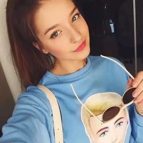 正妹看到这位96年俄罗斯可儿,感觉自己回到了初恋