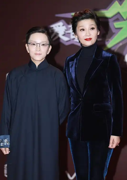 徐帆还是适合淡妆,浓妆的样子有点俗,看着都不像她了