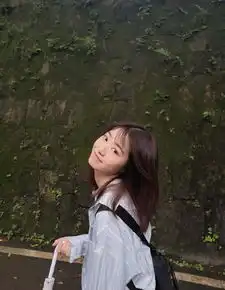 抖音女孩神似王俊凯走红,颜值高衣品好,难怪会瞬间涨粉