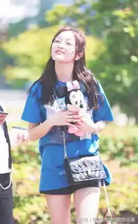 想要美成吴宣仪拜托先学学她们的少女感穿搭