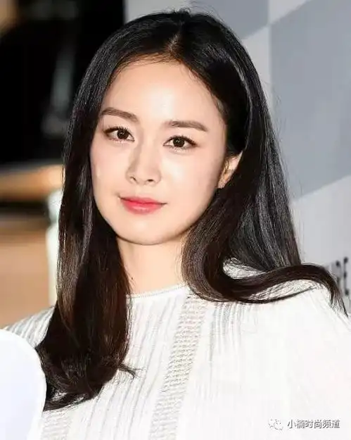 漂亮韩国第一美女金泰希穿王妃级美衣产后首度公开亮相