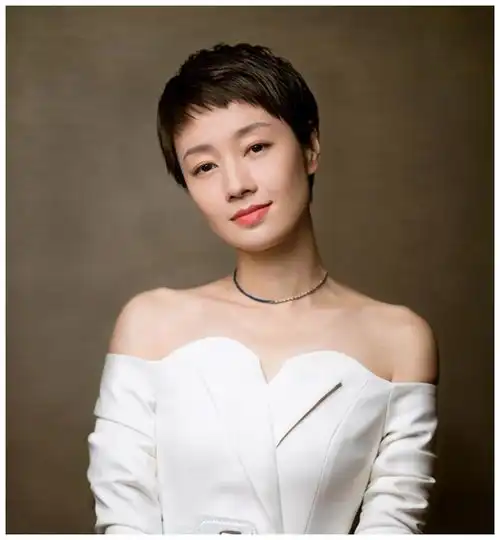 马伊琍近况曝光,自曝没办法潇洒转身,网友文章算什么东西