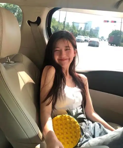 裙子有这5大元素,能让你秒变仙女,赵露思就是个绝美的例子
