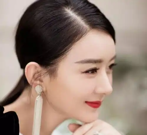 85花婚后发量堪忧,赵丽颖多次戴假发片,杨幂留下经典秃头印象