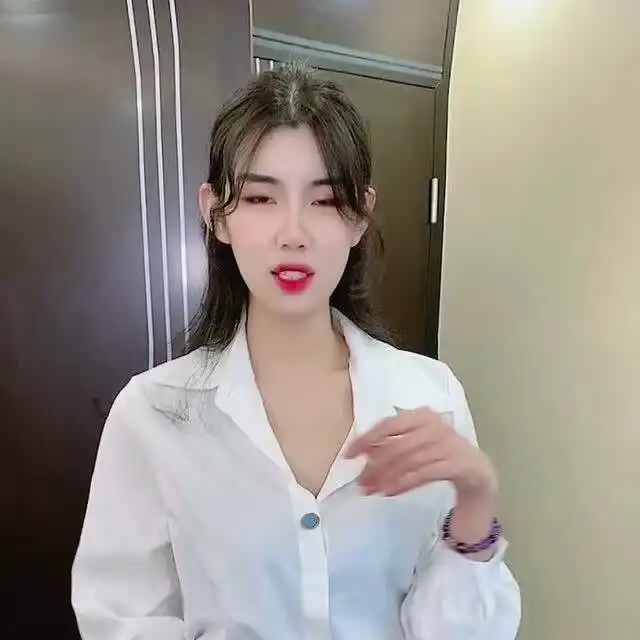 美女老板的套路就是深,为了得到小伙,什么方法都用上了