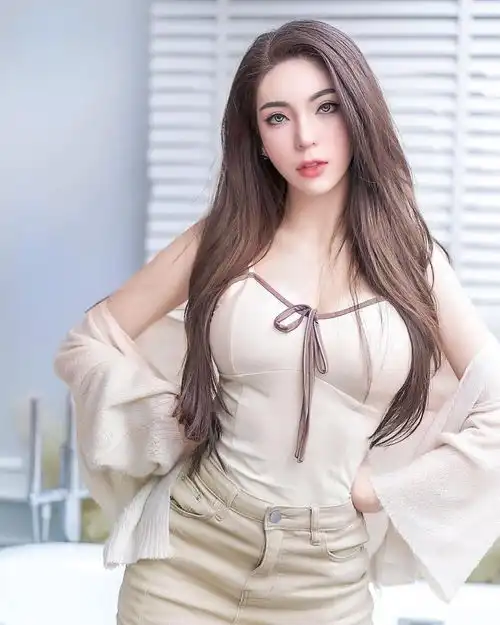 泰国美女saesim福利图欣赏肌肤白嫩大长腿迷人