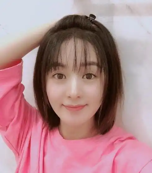 赵丽颖竟有亲妹妹照片已被曝光,长相比姐姐还漂亮
