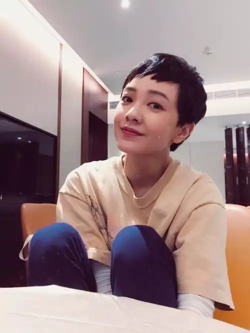 华表奖明星扎堆剪狗啃刘海章子怡撞脸金巧巧,果然气质是关键