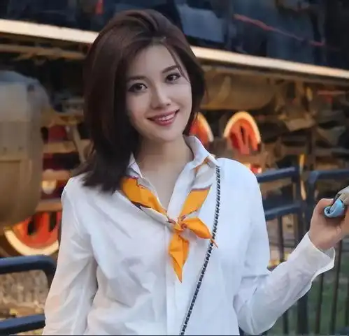 央视新晋美女主持人,颜值胜过李思思,董卿央视一姐的位置难保