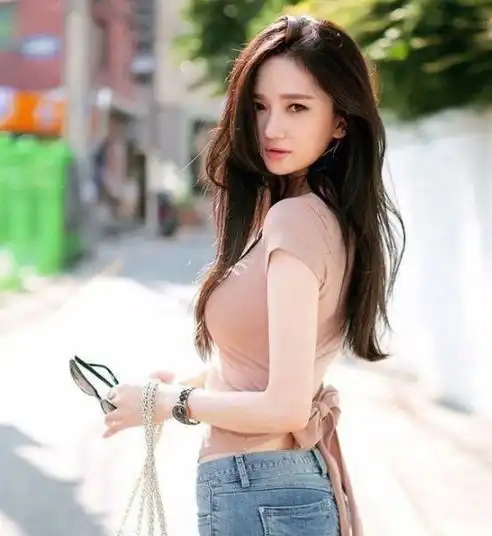 街拍美女假如中了500万,你会选择带走哪一个回家