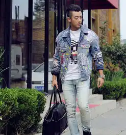 郑恺初冬时尚街拍百搭外套演绎都市型男
