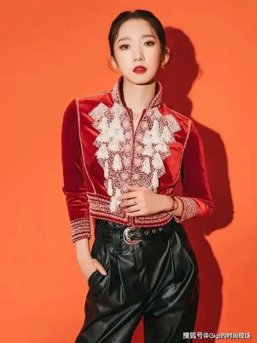 穿错了是灾难,穿对了是贵族,丝绒材质到底该怎么穿