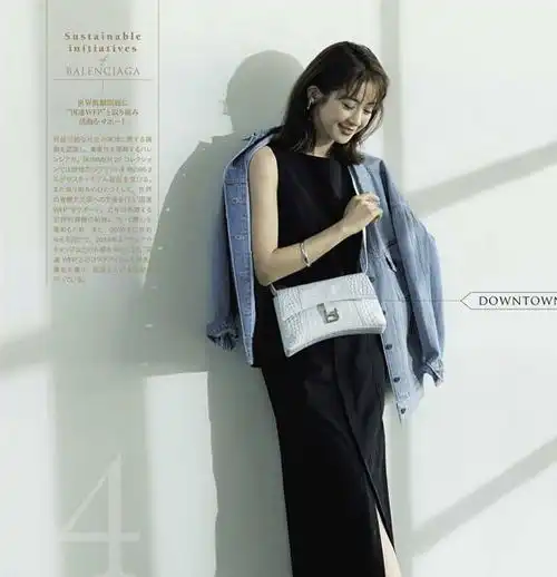 40岁左右的女人,外套尽量不要穿风衣和西装,其实这些更气质高级