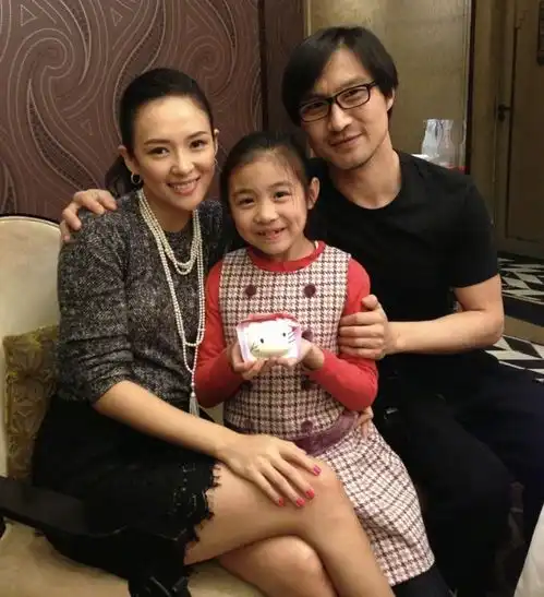 汪峰15岁女儿颜值上热搜,侧脸线条分明太惊艳,遗传妈妈好基因