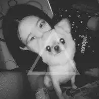 抱着猫侧面的女生头像微信头像图片大全