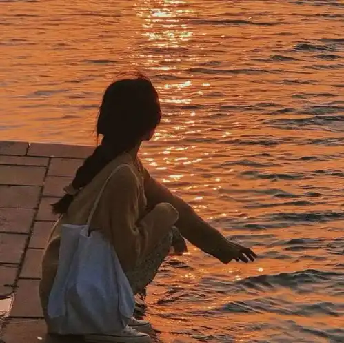 女生头像熬夜只是孤独的附属品,夜只是适合我存放影子的地方腾讯新闻