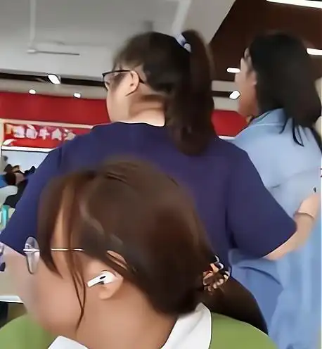 教授家庭出身的男生,因占座扇女生耳光,真实原因令人目瞪
