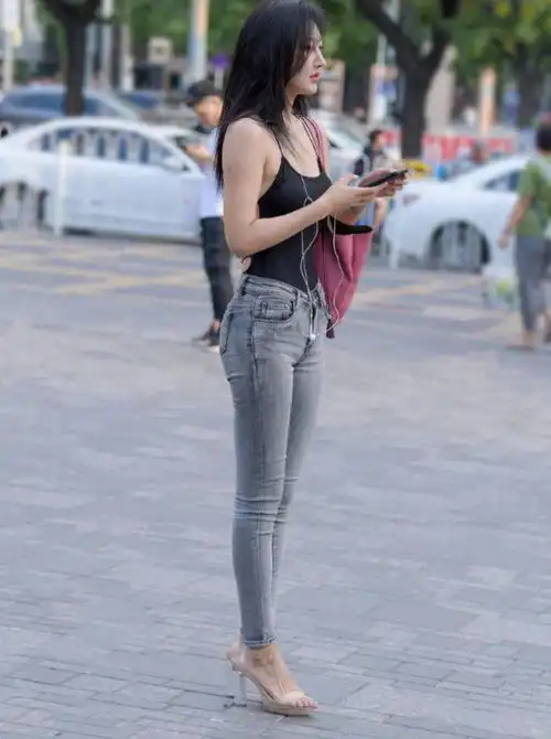 对好身材的女人来说,穿搭是最简单的事情