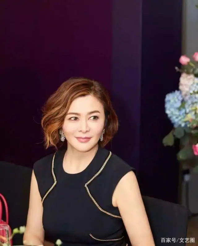 冻龄女神都是靠化妆p图57岁关之琳素颜曝光,真的可以叫奶奶了