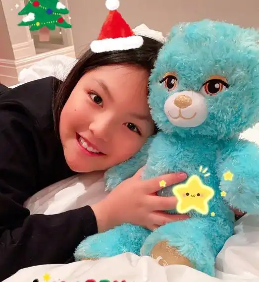 李湘基因太强大相差33岁母女俩一模一样,王诗龄化浓妆气场十足