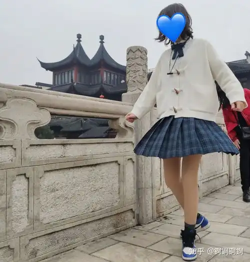 请问jk制服水手服可以配匡威么