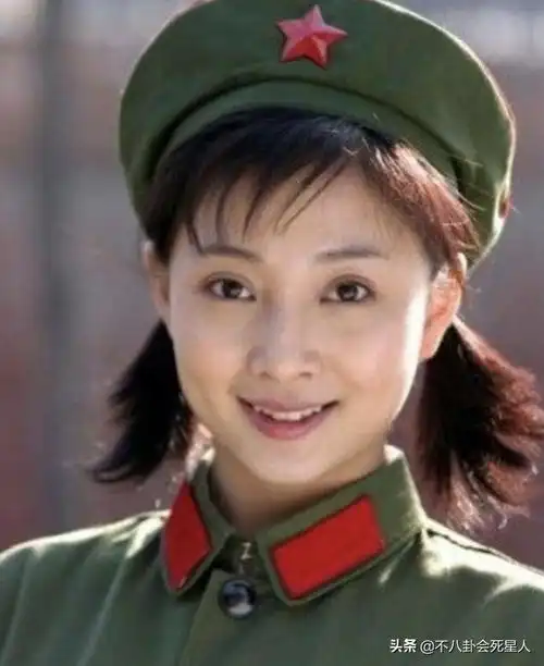 中年酒窝美人殷桃媚林心如甜,小花们比不了